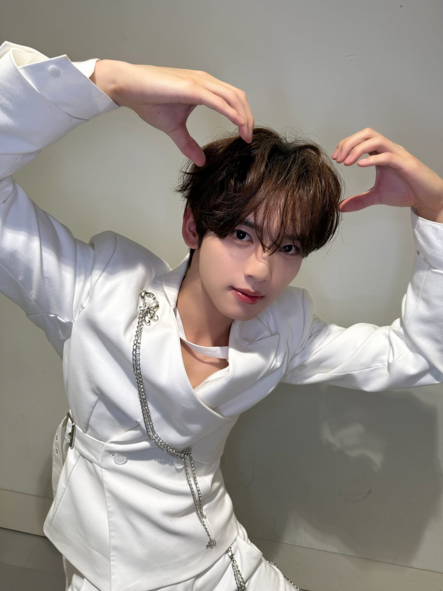 Behind-the-scenes cut of Han Yujin (ZEROBASEONE)