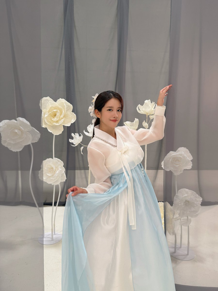 Behind-the-scenes cut of WJSN