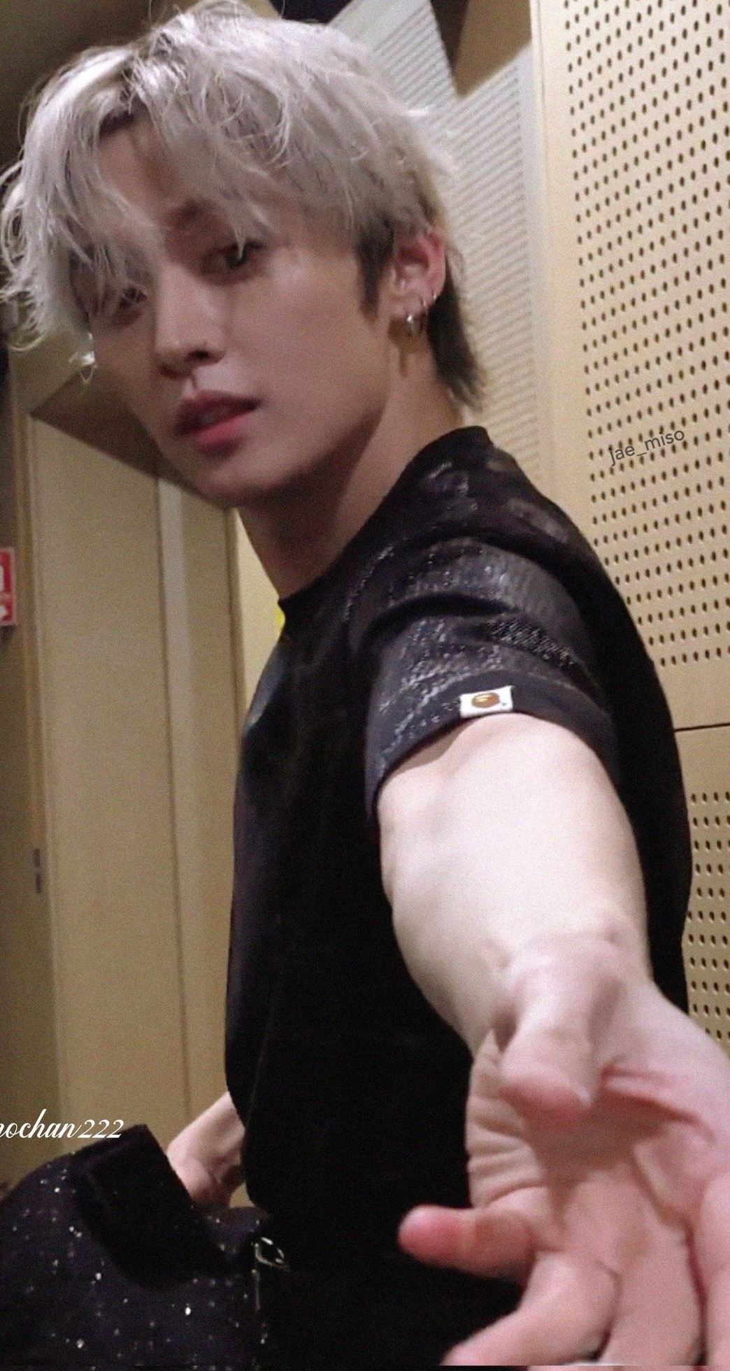 Today's most popular wallpaper in the Lee Know (Stray Kids) community