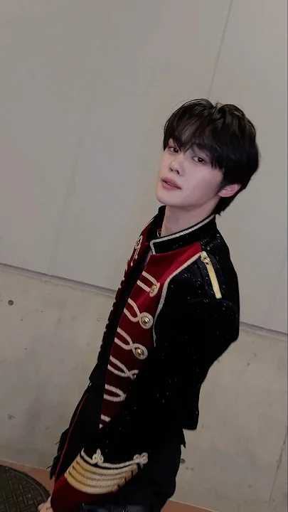 Fandom-recommended wallpaper image of Kim Gyuvin (ZEROBASEONE)