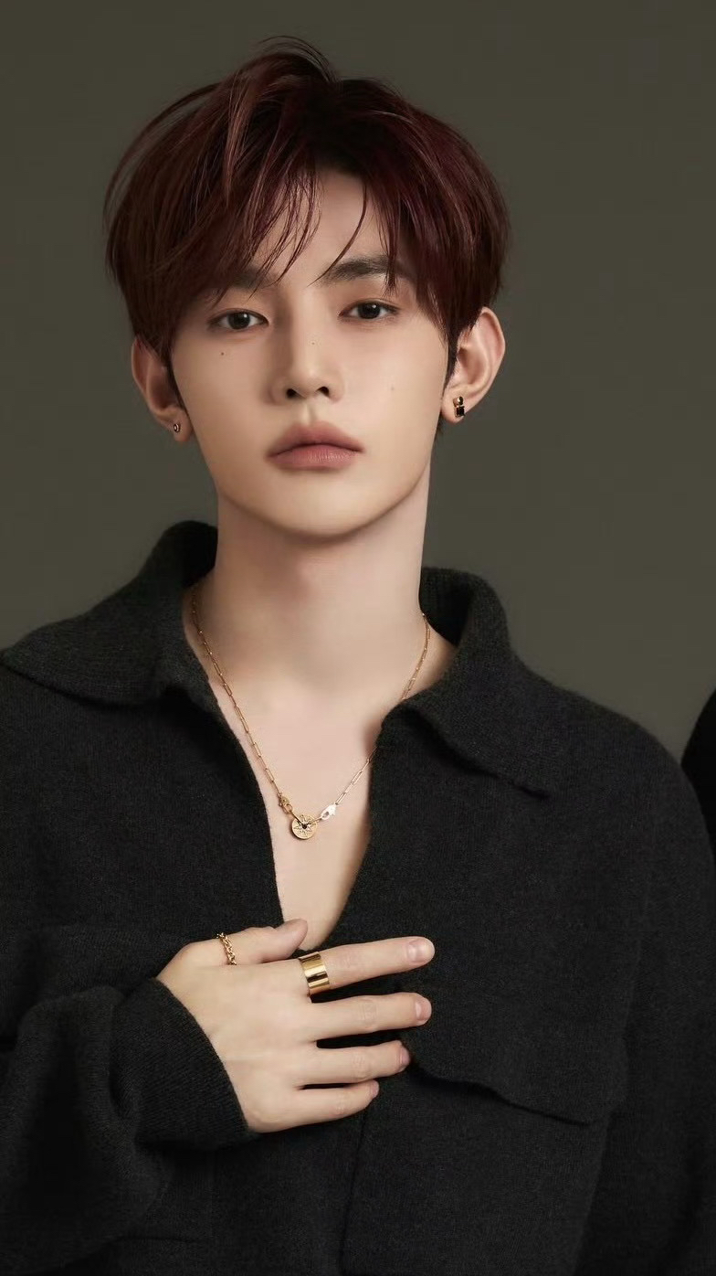 Fan-made special wallpaper for Zhang Hao (ZEROBASEONE)