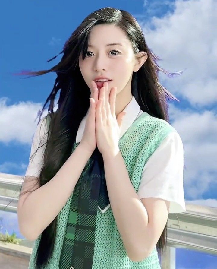 Latest photo of Minju (ILLIT)