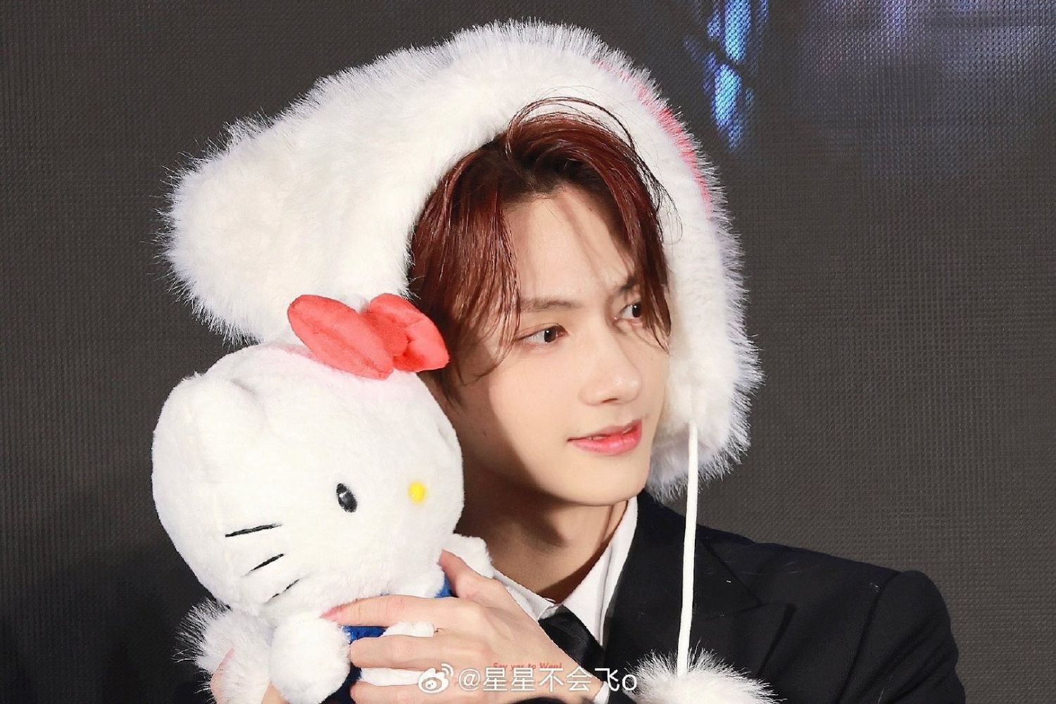 A moment captured by Jun (SEVENTEEN)'s fan