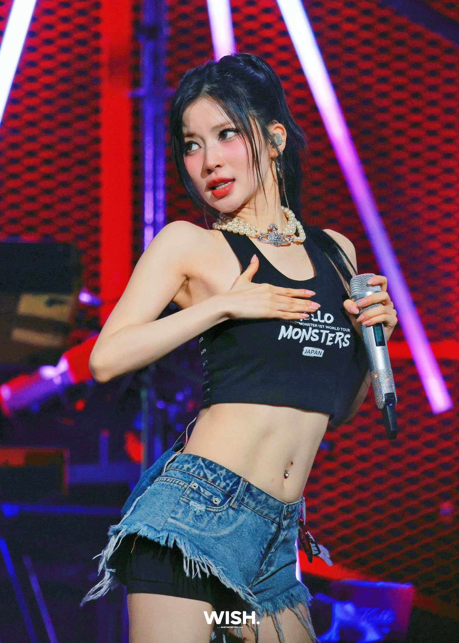 Asa (BABYMONSTER)粉丝拍下的瞬间