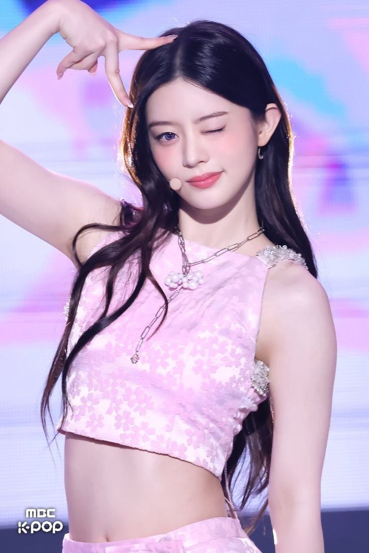 Behind-the-scenes cut of Minju (ILLIT)