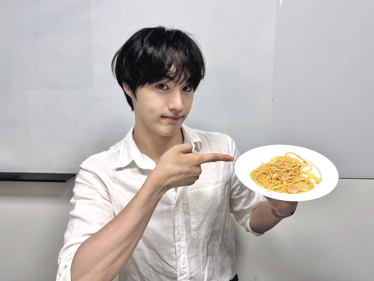 Behind-the-scenes cut of CIX