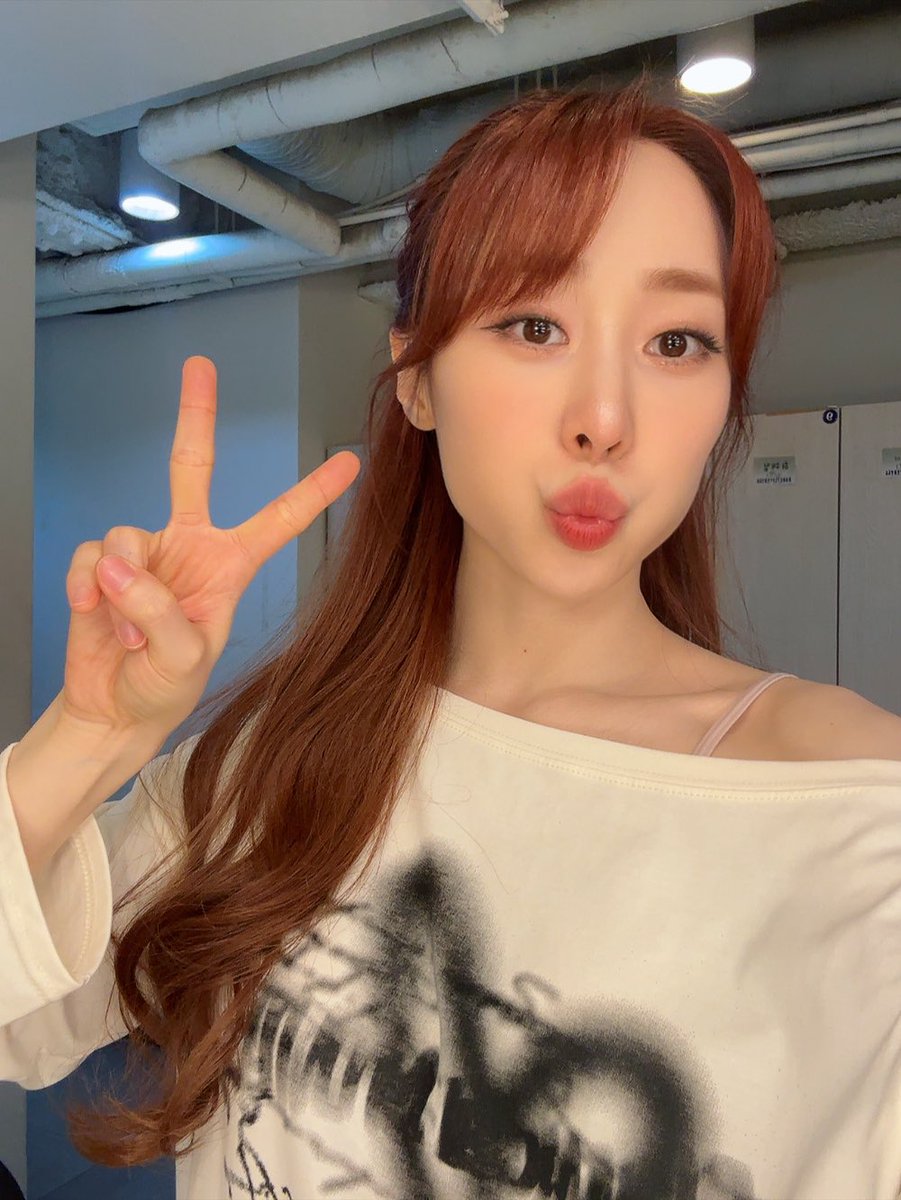 Behind-the-scenes cut of WJSN