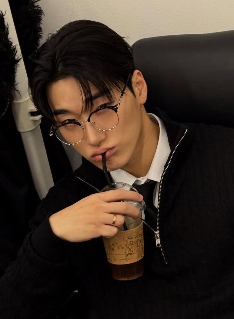 Behind-the-scenes cut of San (ATEEZ)