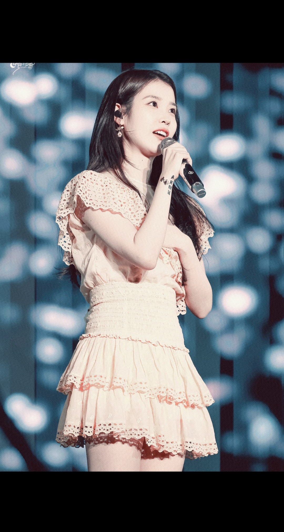 A heartfelt wallpaper shared by IU's fans