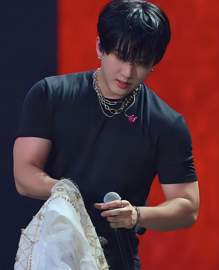 Behind-the-scenes cut of Changbin (Stray Kids)