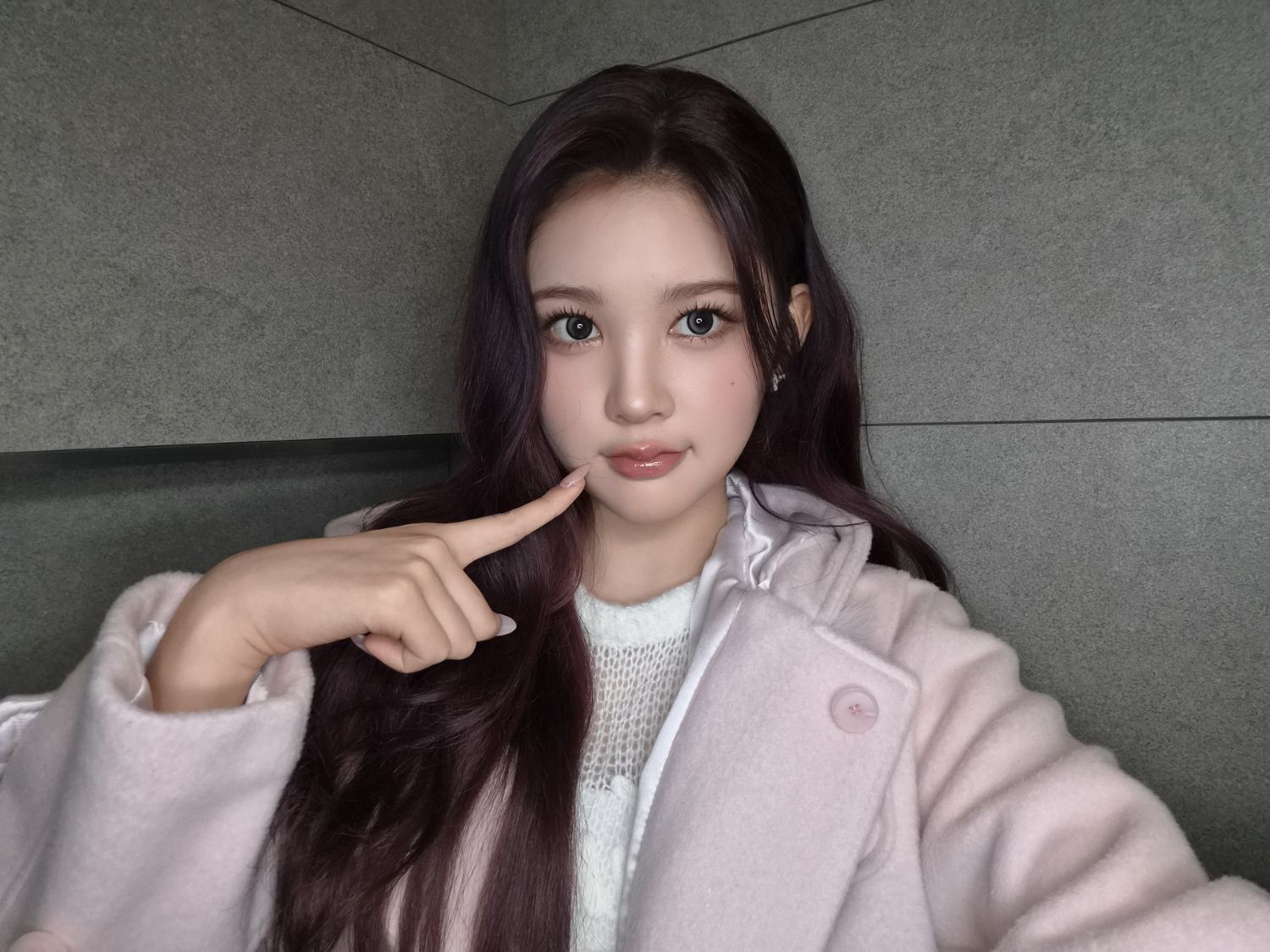 A moment captured by A-na (Hearts2Hearts)'s fan