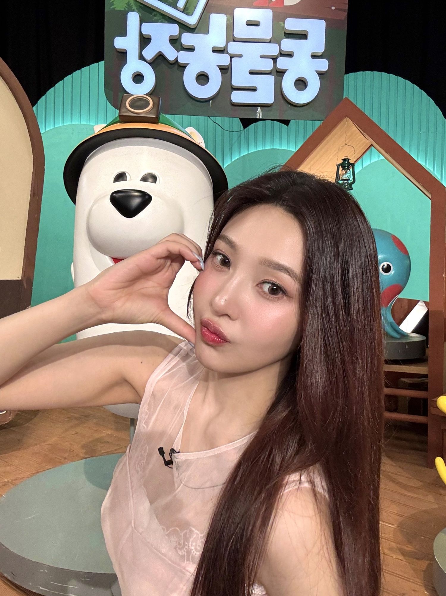 A moment captured by Joy (Red Velvet)'s fan