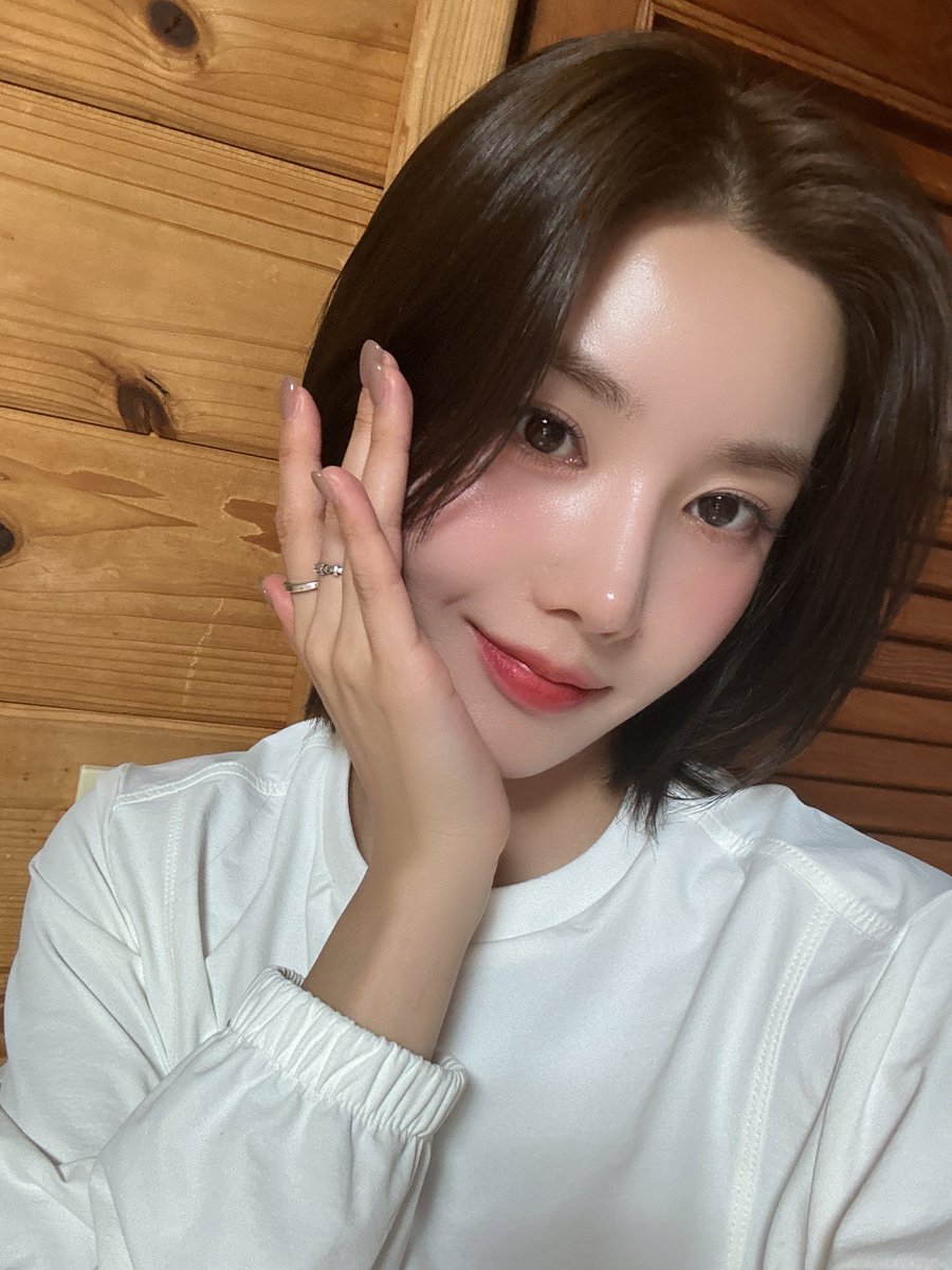 Behind-the-scenes cut of Kwon Eunbi