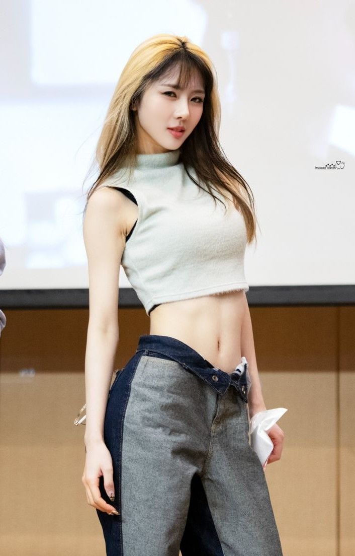 A moment captured by Yoohyeon (DREAMCATCHER)'s fan