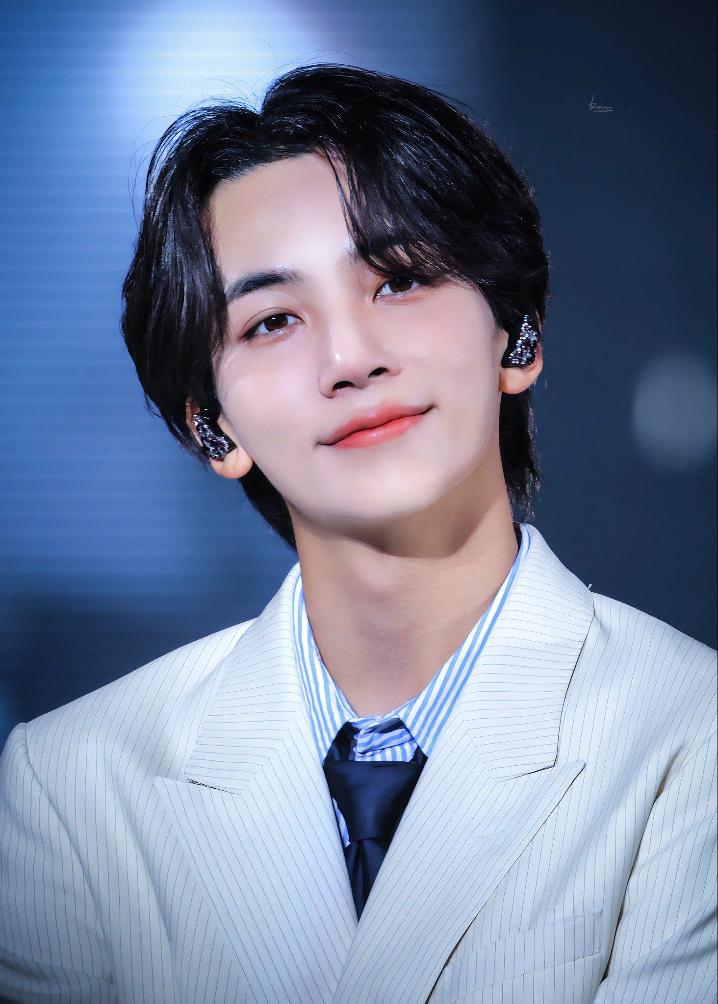 Recent activity shot of Jeonghan (SEVENTEEN)