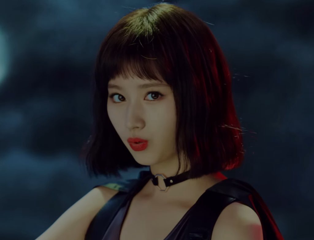 Foto aktivitas terbaru Sana (TWICE)