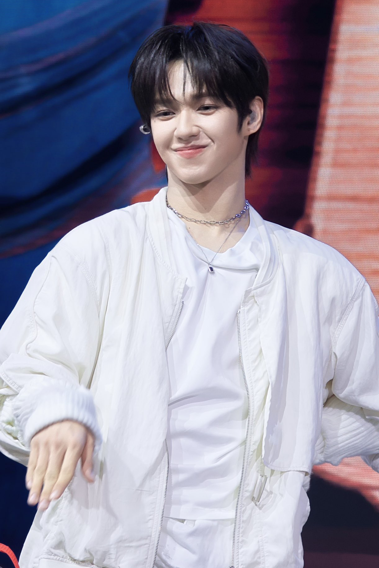 Behind-the-scenes cut of JL (AHOF)