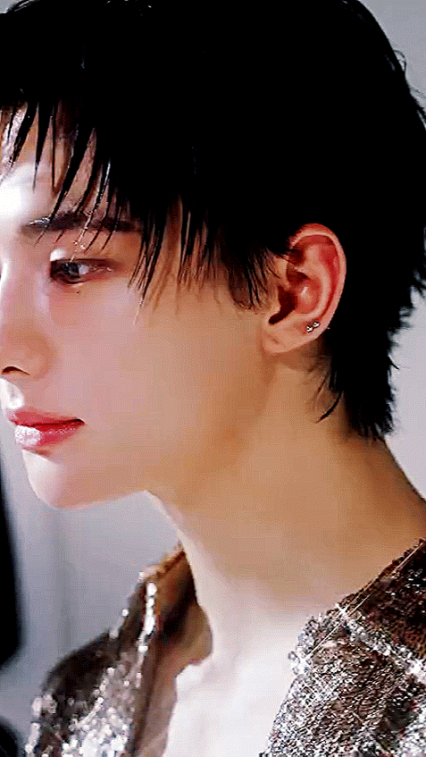 Latest photo of Hyunjin (Stray Kids)