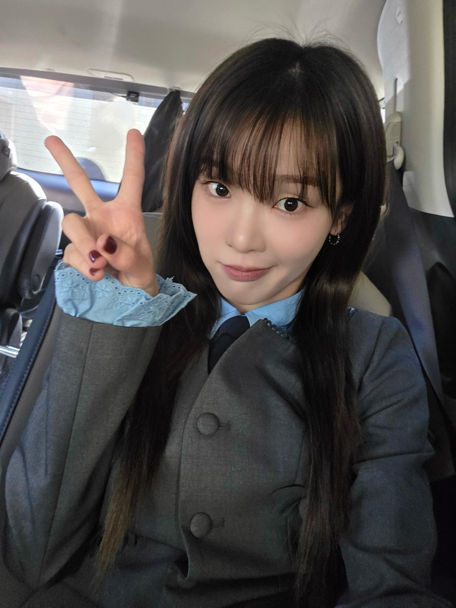 A moment captured by OH MY GIRL's fan