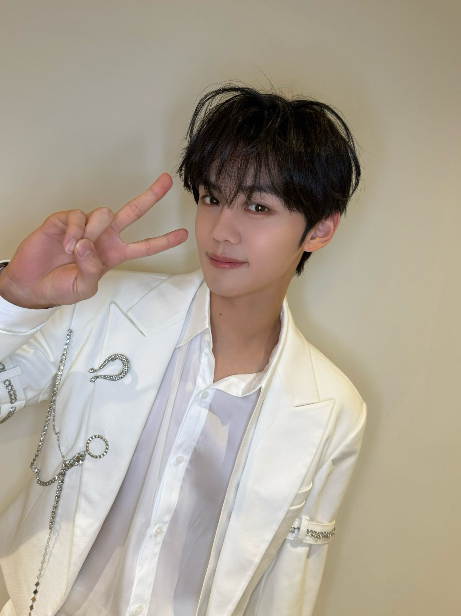 A moment captured by Kim Gyuvin (ZEROBASEONE)'s fan