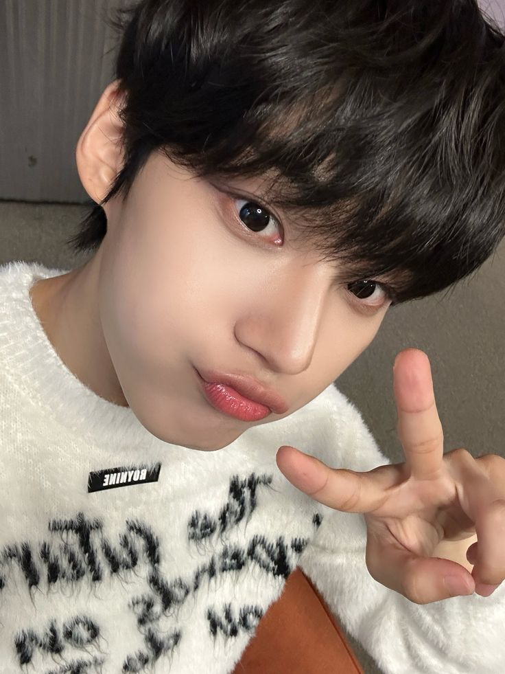 A moment captured by EVNNE's fan