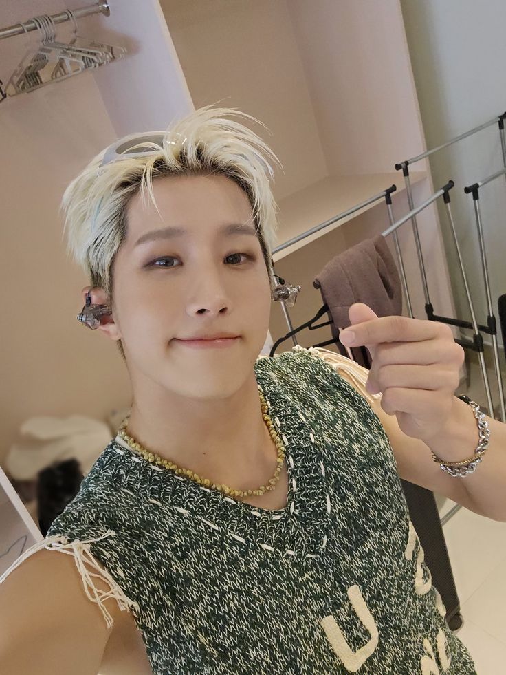 Behind-the-scenes cut of Jinjin (ASTRO)
