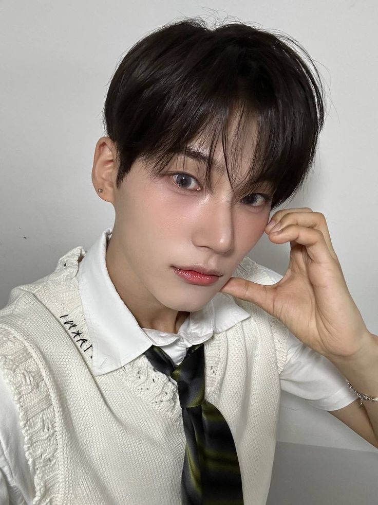 A moment captured by EVNNE's fan