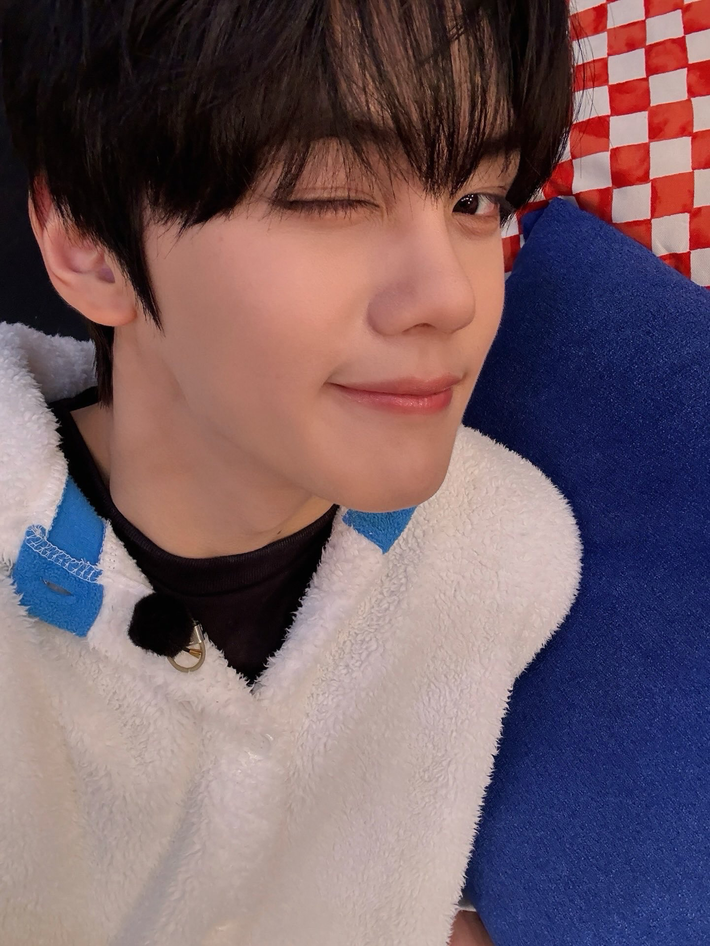 Latest photo of Kim Gyuvin (ZEROBASEONE)