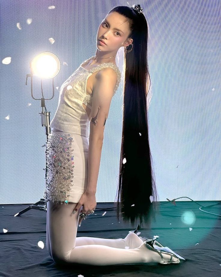Behind-the-scenes cut of Yunah (ILLIT)