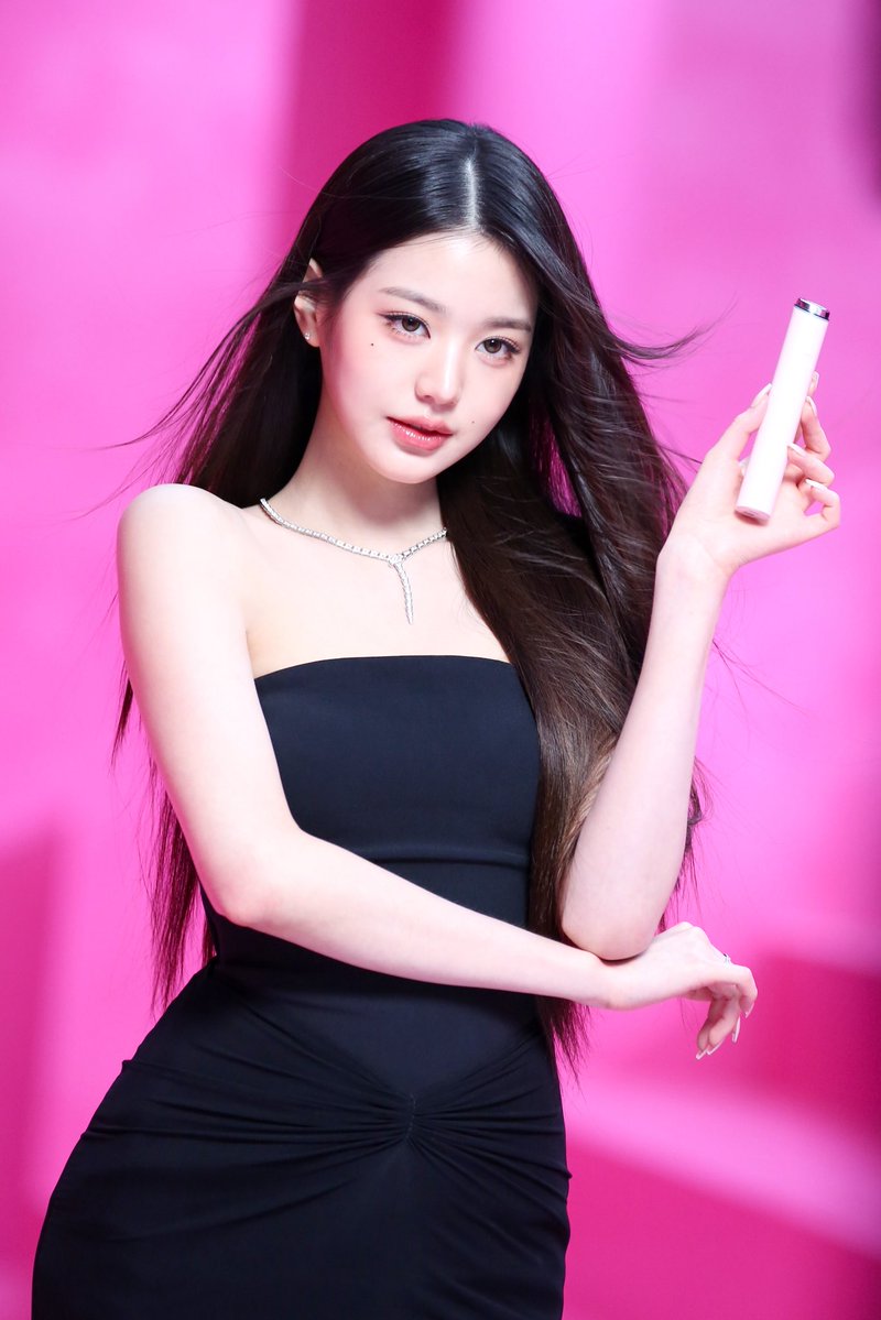 Behind-the-scenes cut of IVE