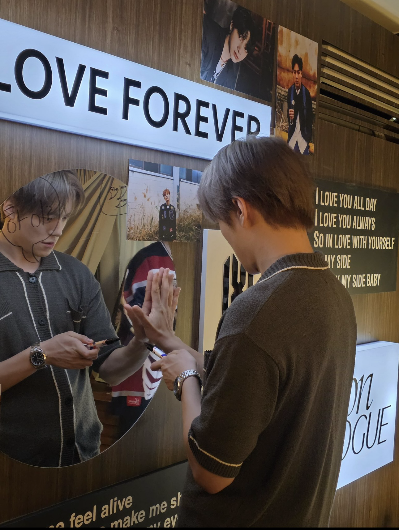 Foto aktivitas terbaru Minhyuk (MONSTA X)