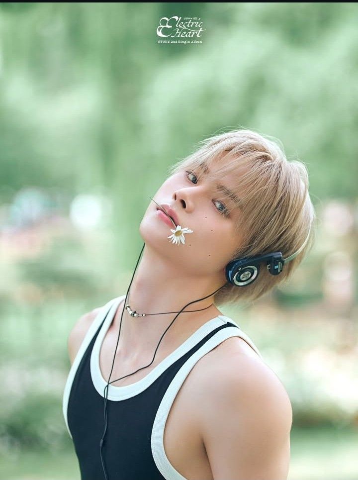 Foto terbaru Myungho (8TURN)