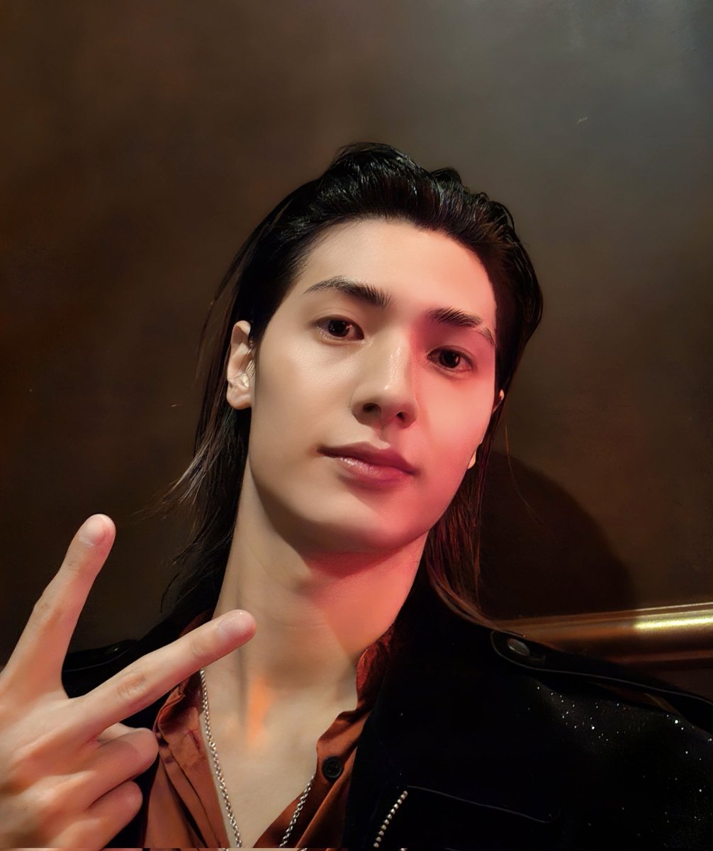 A moment captured by Xdinary Heroes's fan