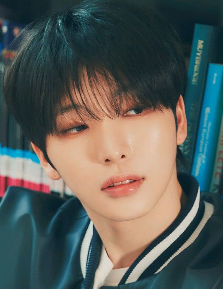 A moment captured by ONEUS's fan