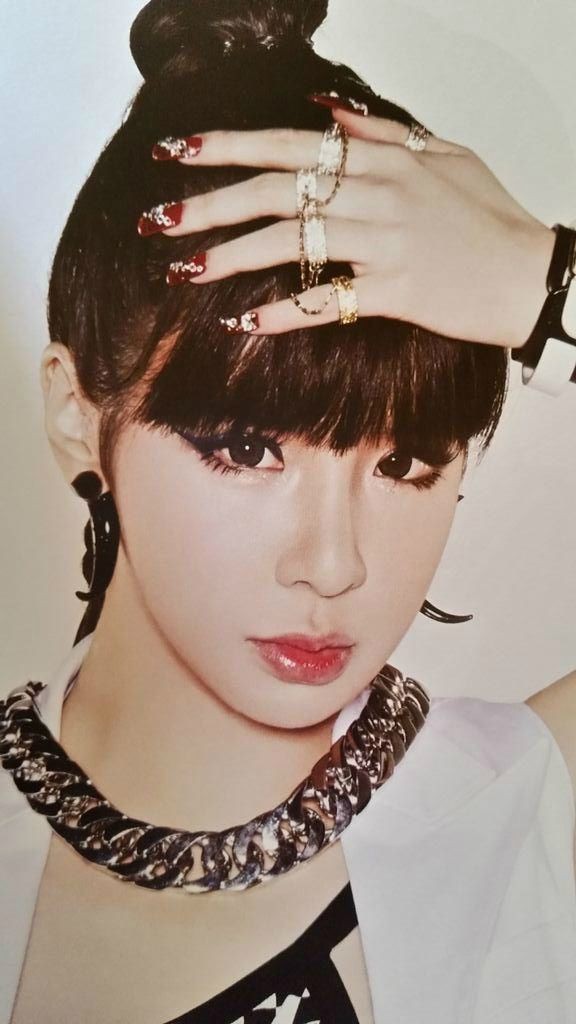 Today's most popular wallpaper in the Park Bom (2NE1) community