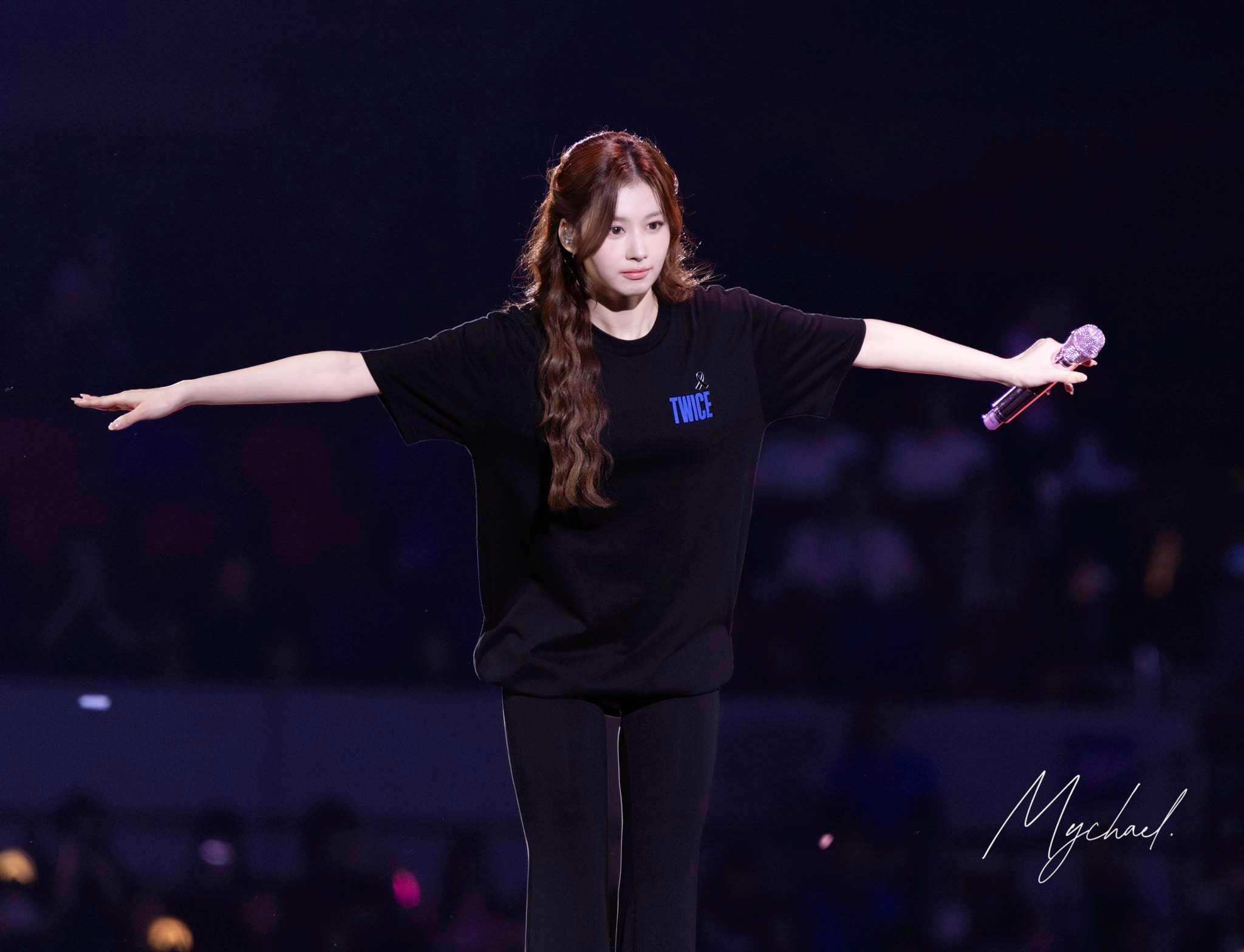 サナ (TWICE)の舞台裏ショット