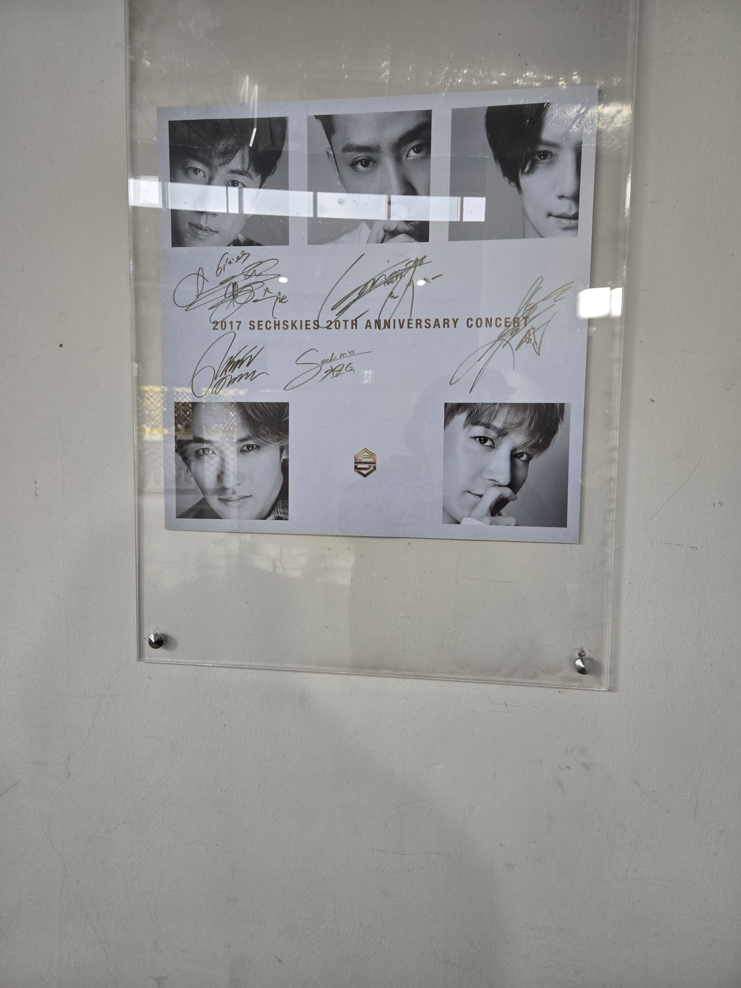 Recent activity shot of SECHSKIES