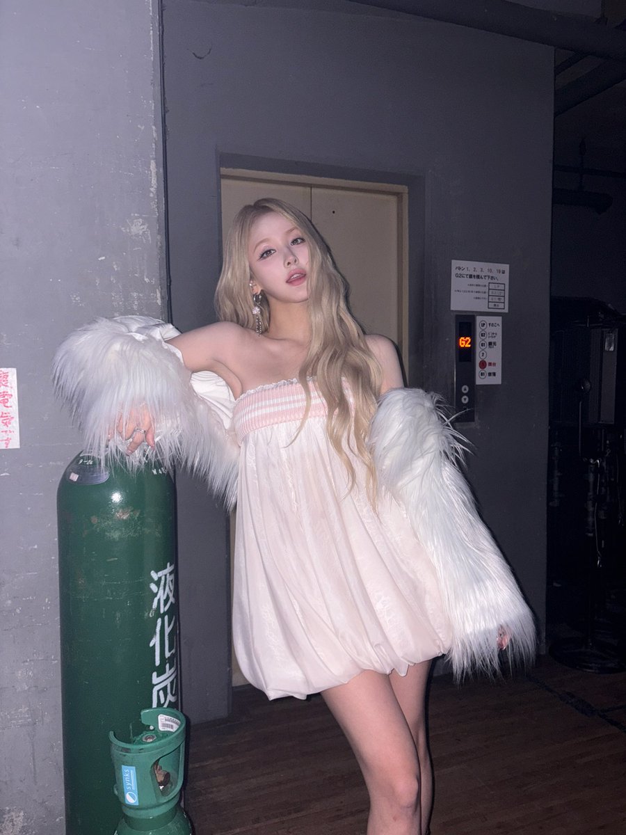 Behind-the-scenes cut of KISS OF LIFE