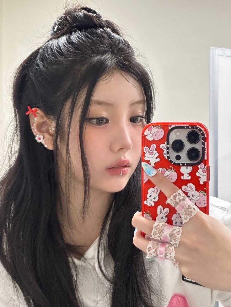 Behind-the-scenes cut of Wonhee (ILLIT)