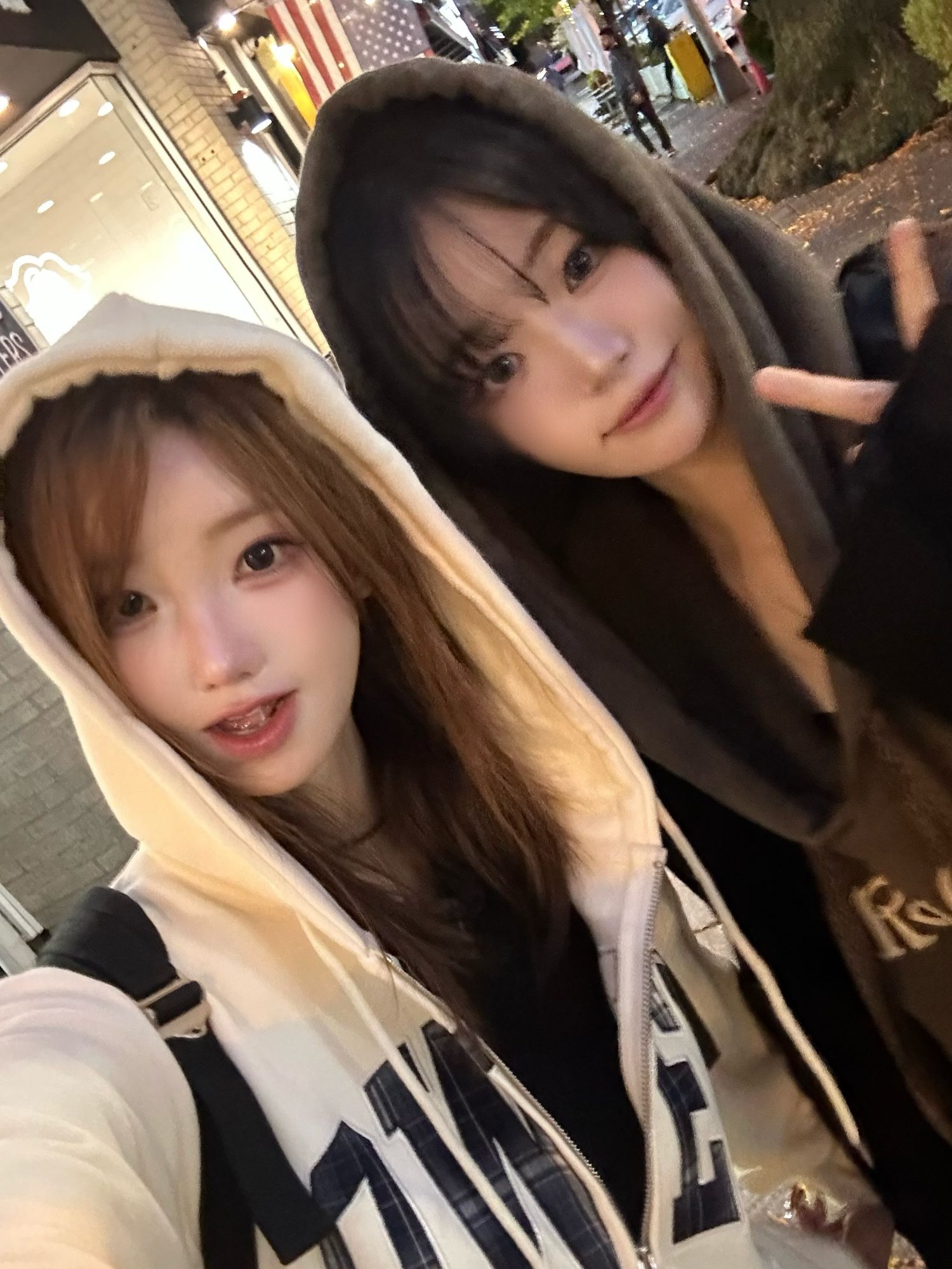 Behind-the-scenes cut of QWER