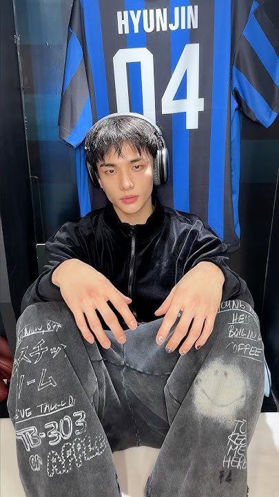 Behind-the-scenes cut of Stray Kids