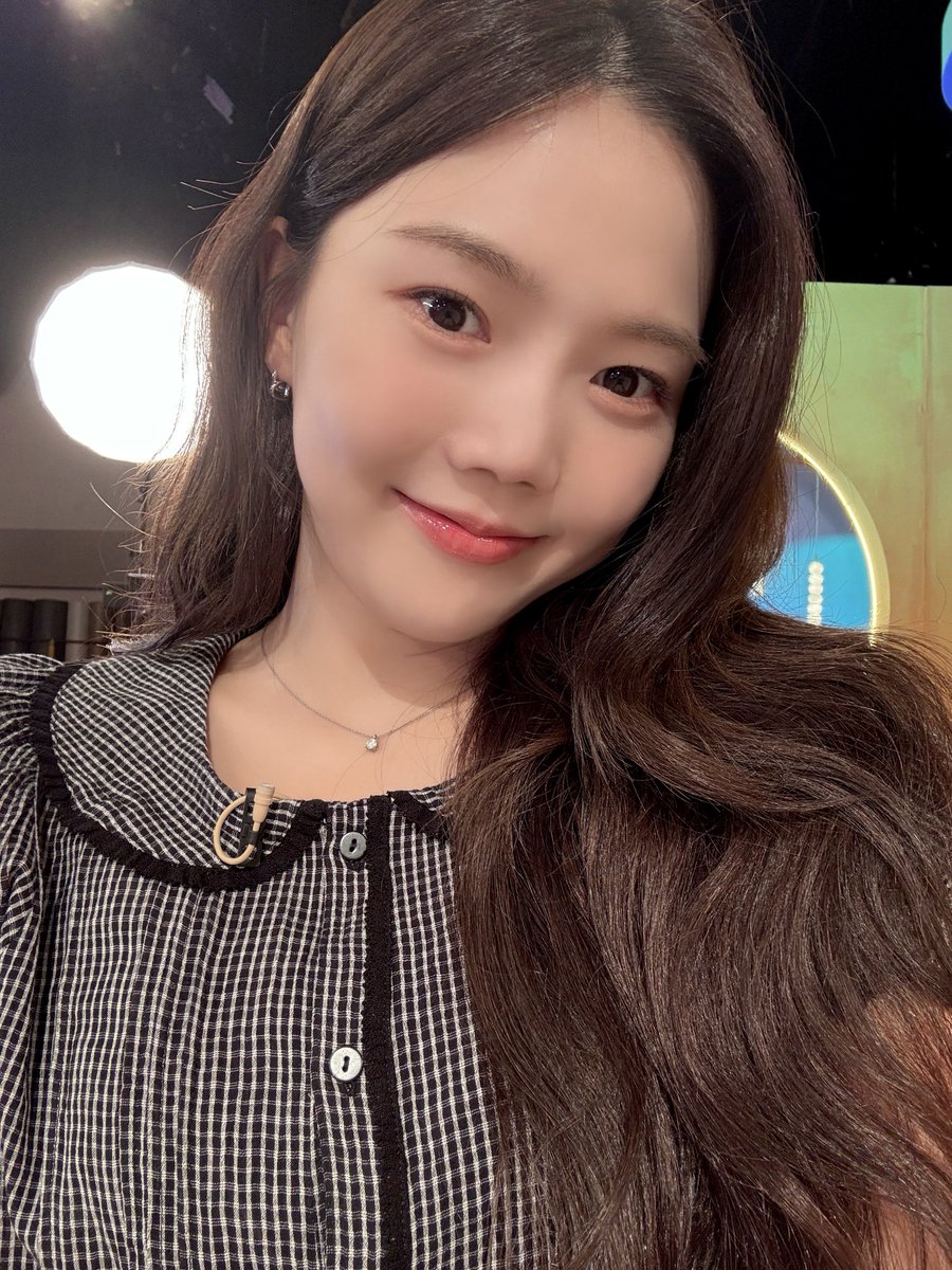 A moment captured by OH MY GIRL's fan