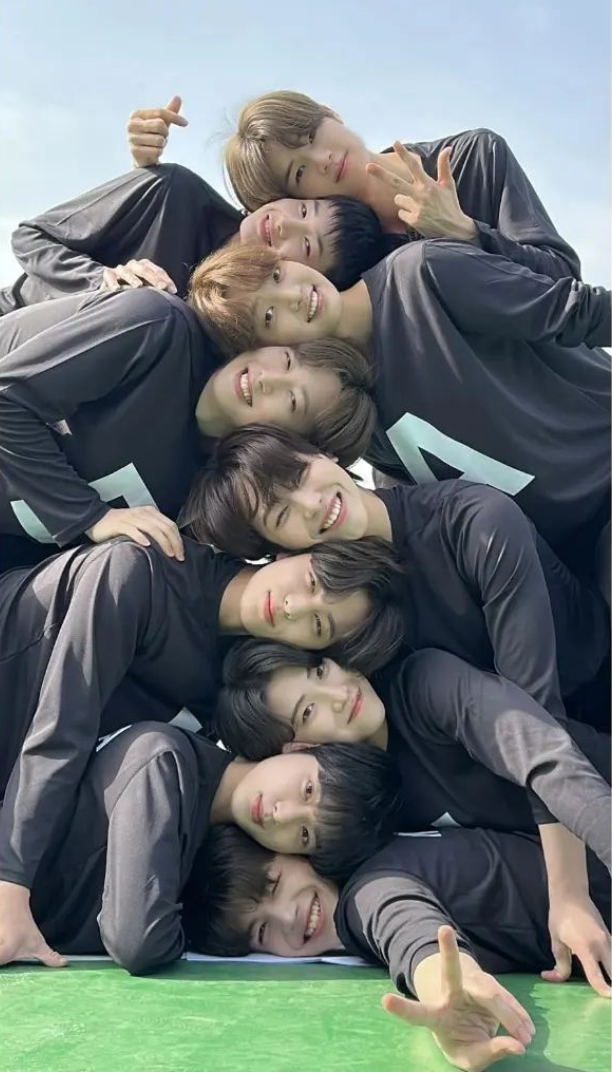 The most beloved wallpaper among &TEAM's fans