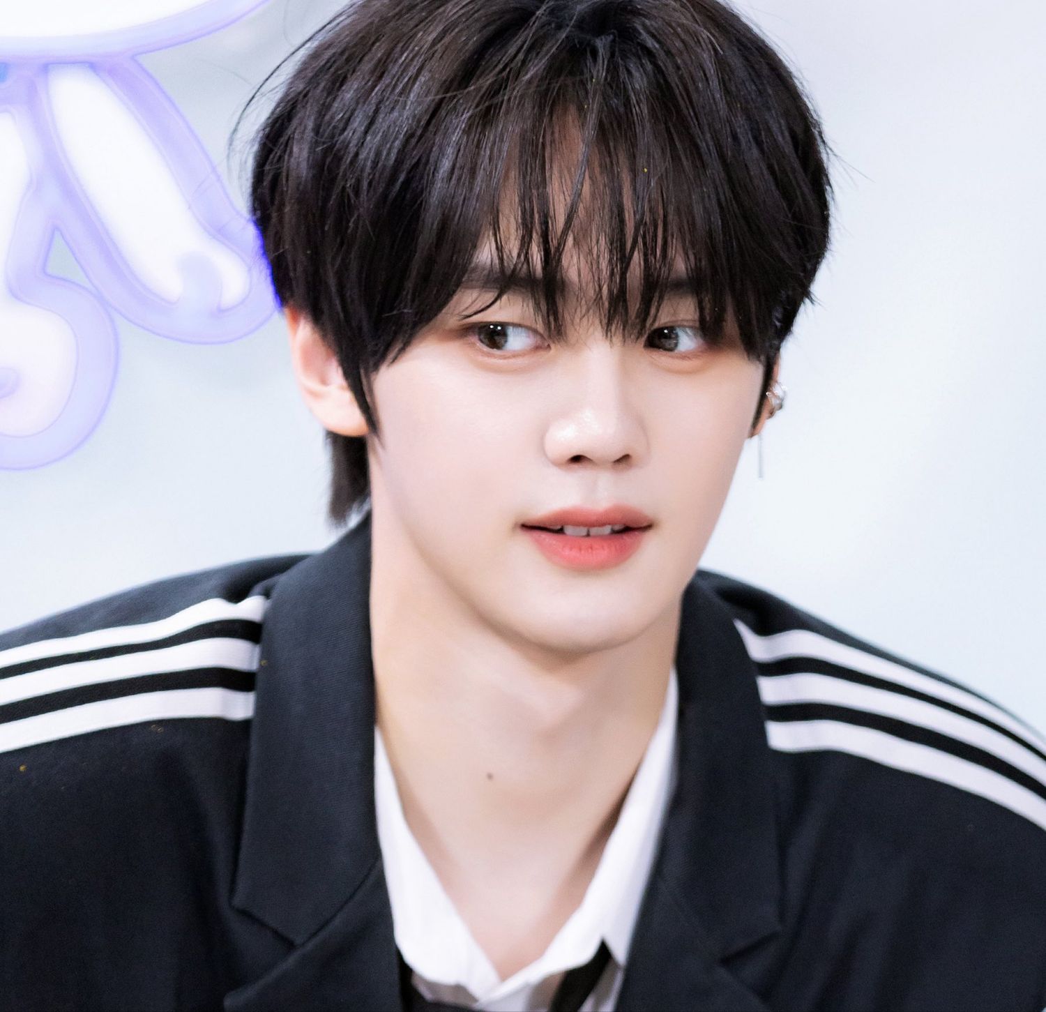 Recent activity shot of Kim Gyuvin (ZEROBASEONE)