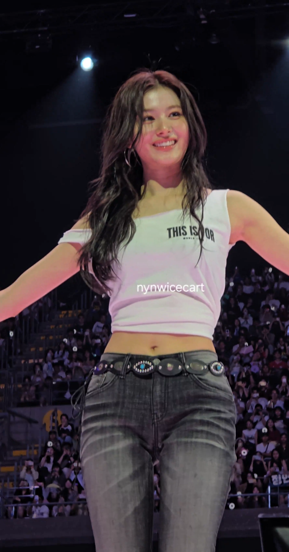 사나 (TWICE)의 비하인드 컷