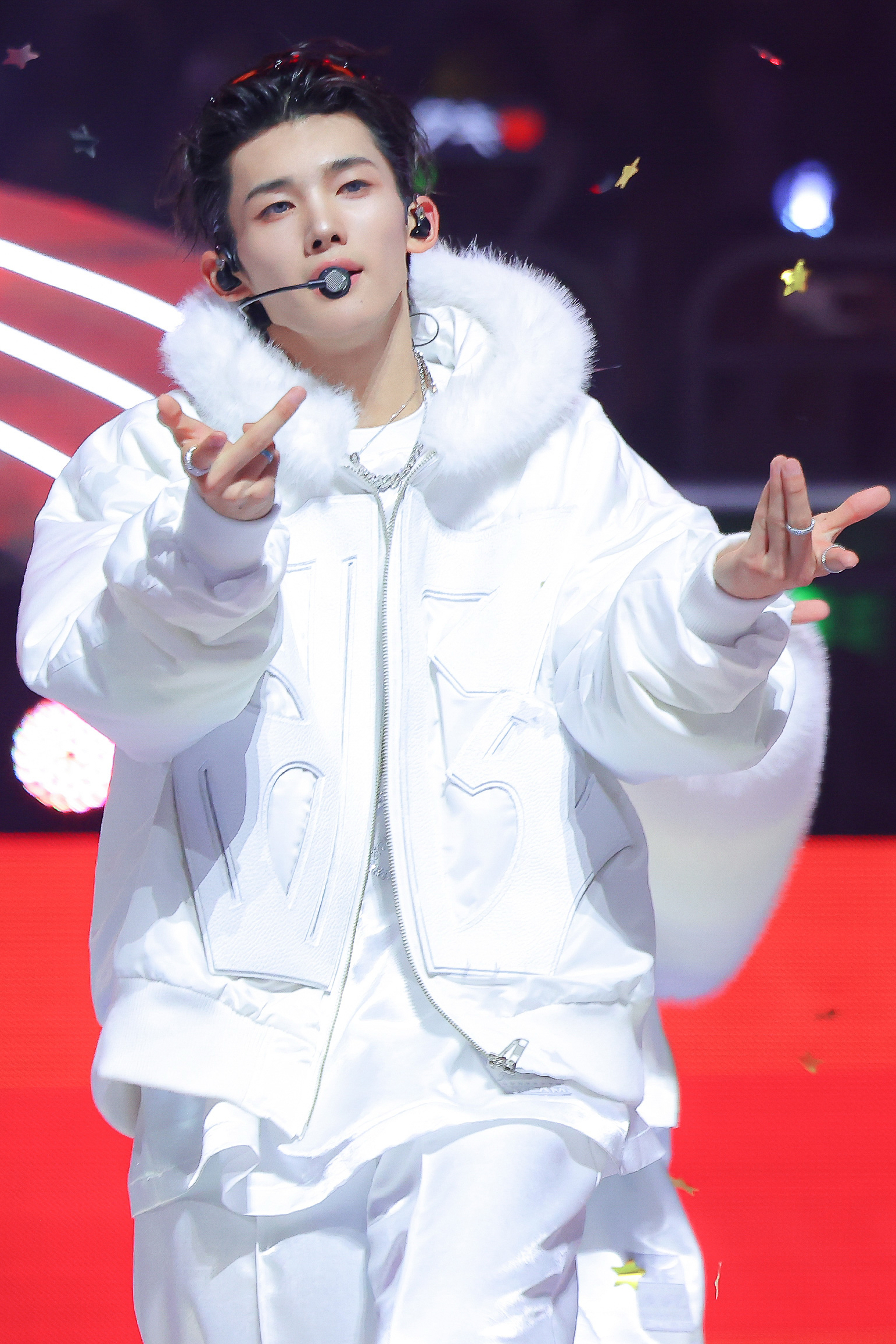 Recent activity shot of Jo (&TEAM)