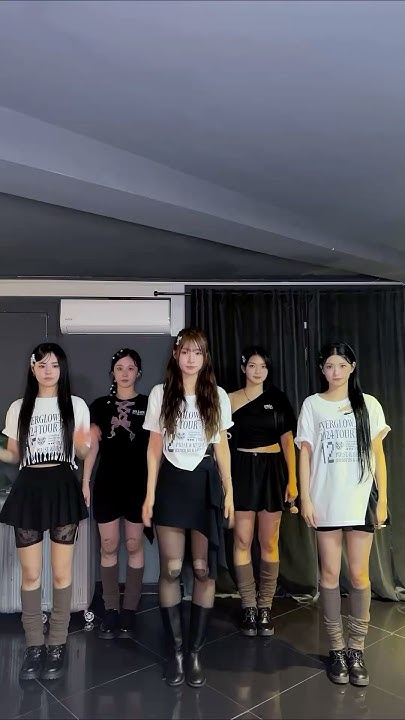 Wallpaper spesial buatan penggemar EVERGLOW