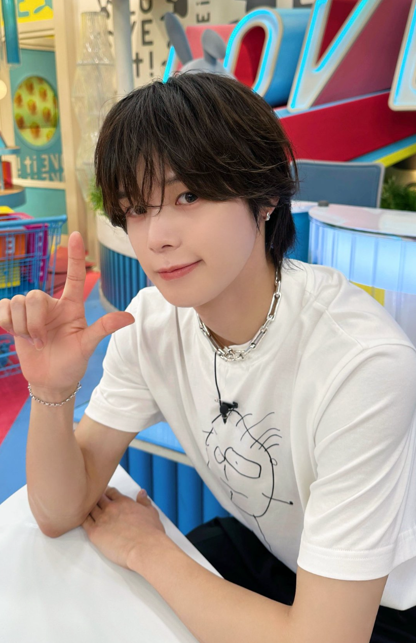 Behind-the-scenes cut of K (&TEAM)