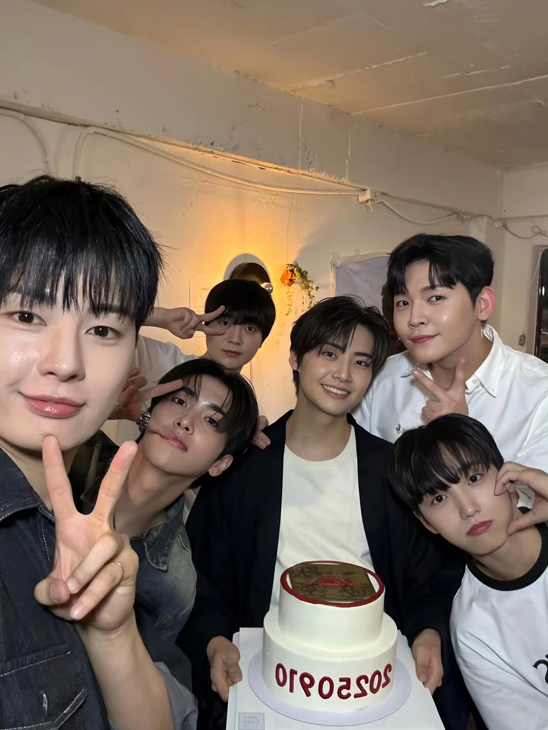 Latest photo of UP10TION