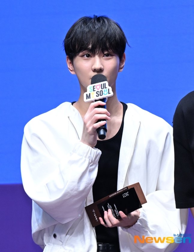 Recent activity shot of Jungwon (ENHYPEN)